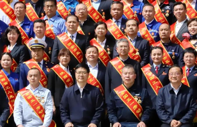 五一庆祝大会召开 三亿体育股份收获两项荣誉 五一庆祝大会召开 三亿体育股份收获两项荣誉