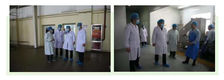 三亿股份董事长邢雅江慰问一线生产员工 三亿股份董事长邢雅江慰问一线生产员工