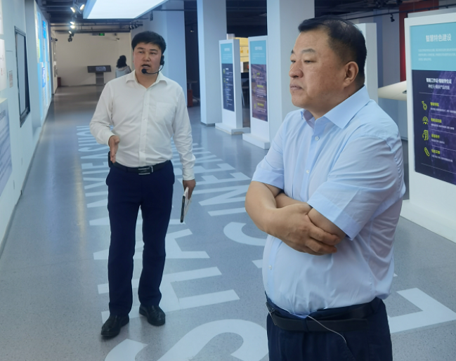 三亿体育股份邢雅江董事长一行到访陕西镐京集团