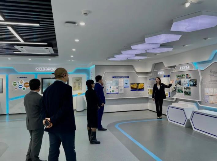 长安国际信托股份有限公司常务副总裁桂林一行莅临三亿股份考察交流