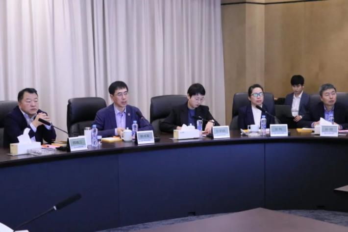 三亿体育股份董事长邢雅江到访南昌金融投资集团有限公司