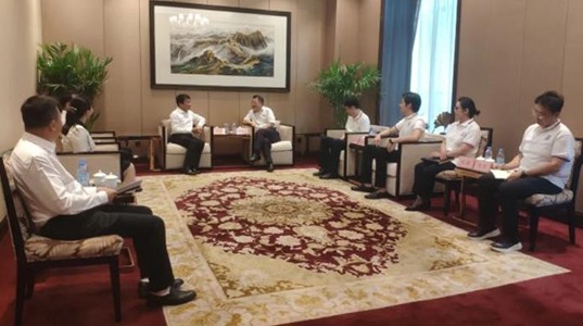 榆林市政府领导会见三亿股份董事长一行