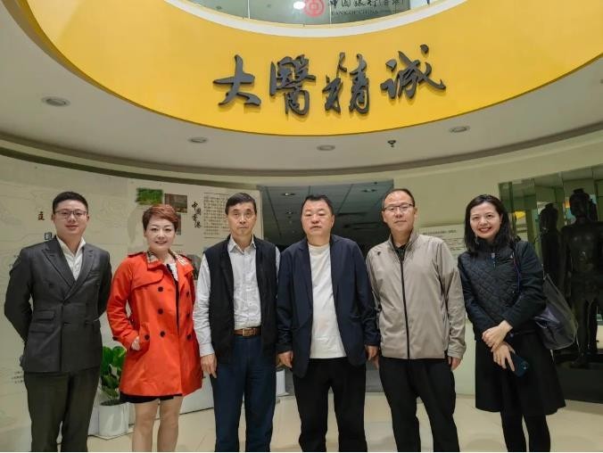 三亿体育股份董事长邢雅江到访香港浸会大学中医药学院