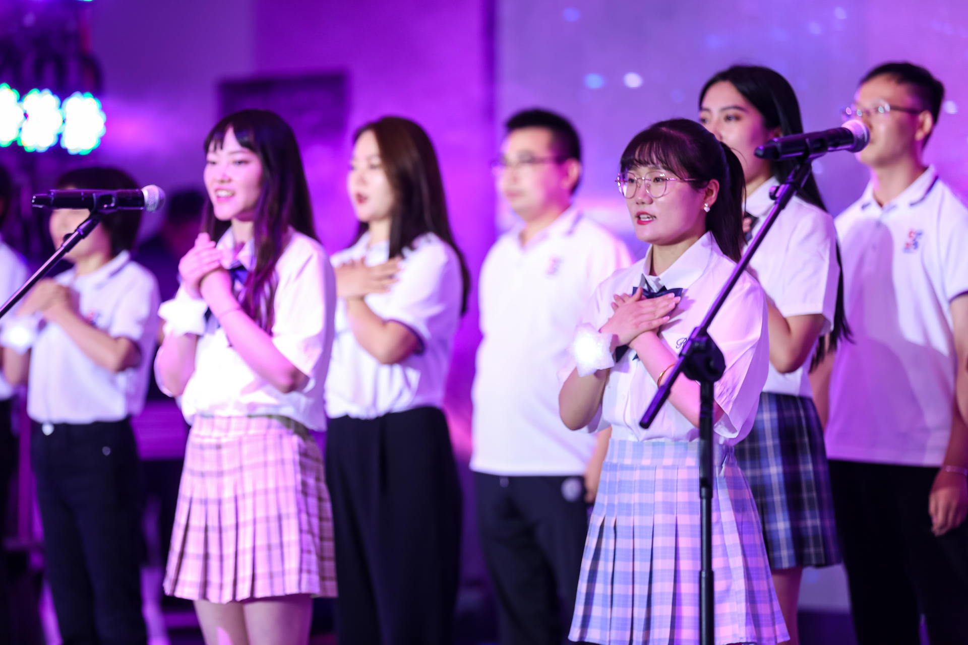 三亿体育股份上市25周年庆典晚会