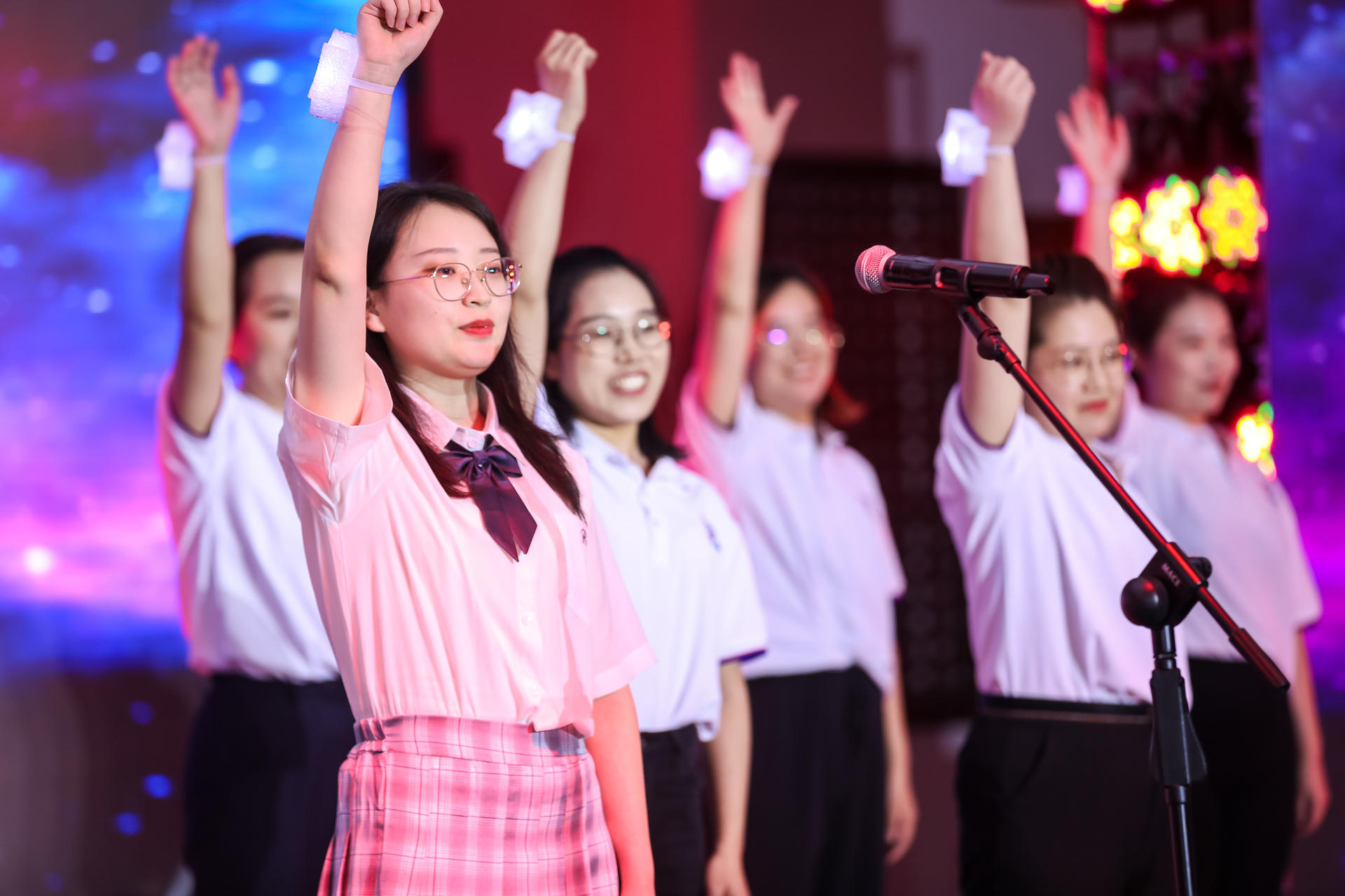 三亿体育股份上市25周年庆典晚会