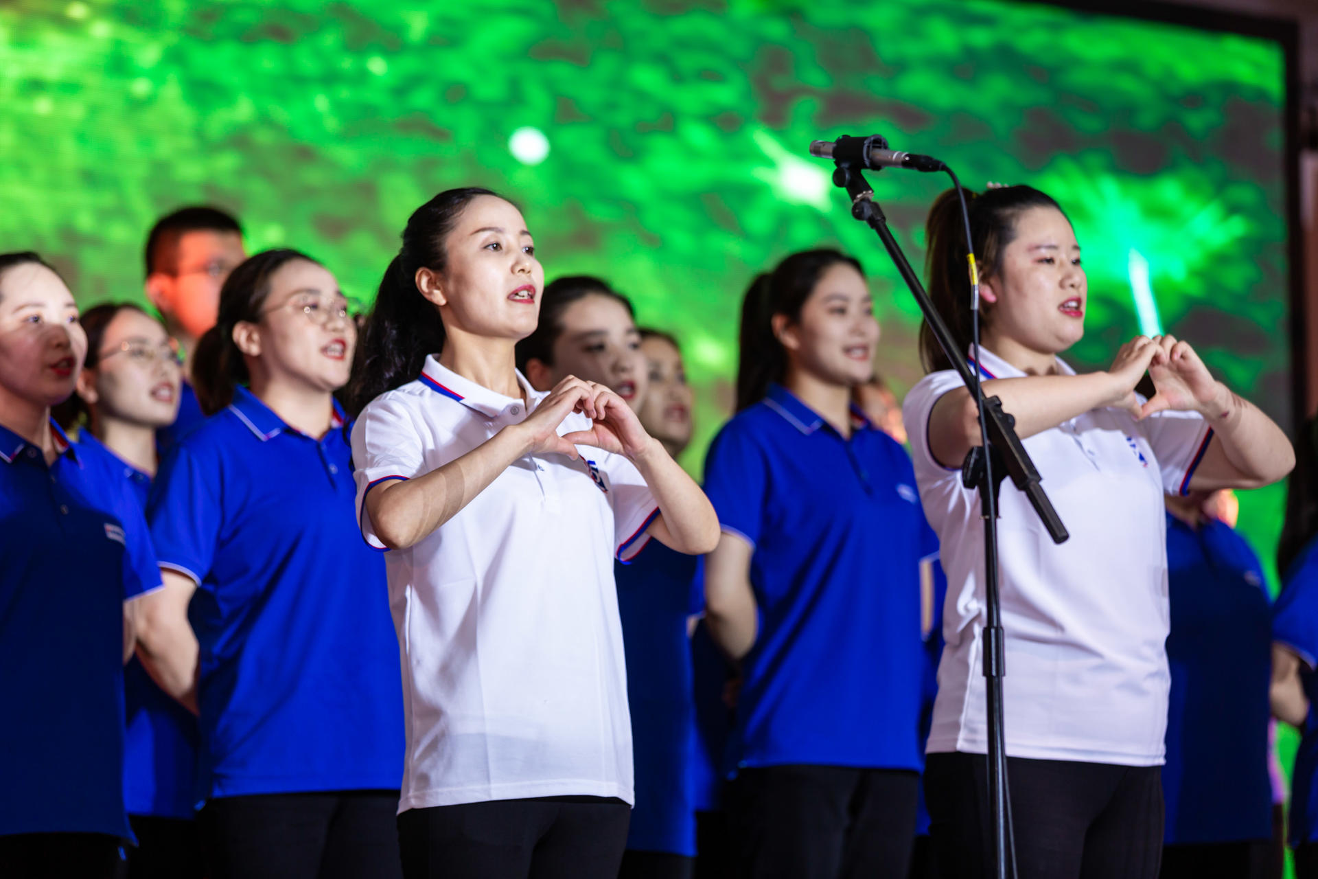 三亿体育股份上市25周年庆典晚会