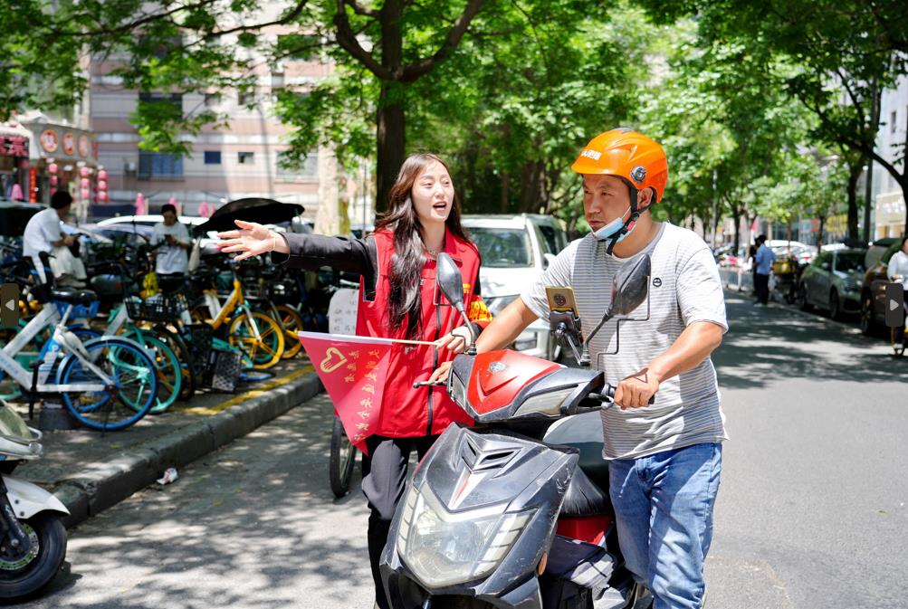 三亿体育股份“三亿体育聚力文明交通”志愿者服务活动