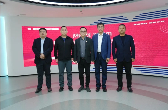 西安交通大学生命科与技术学院院长徐峰、西京医院脊柱科主任医师丁坦莅临三亿股份考察交流