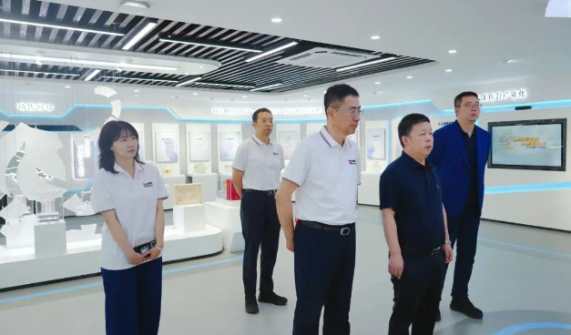 汉中经济技术开发区党工委副书记、管委会主任王学忠一行莅临三亿体育股份考察座谈